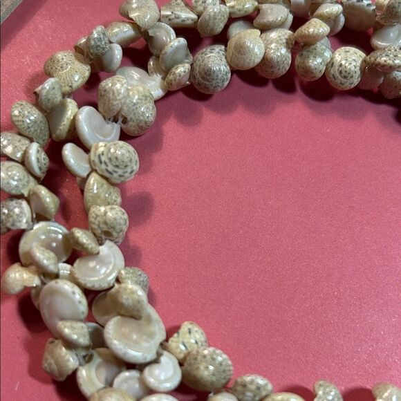 Chic Cream Beaded Necklace - Picture 2 of 2